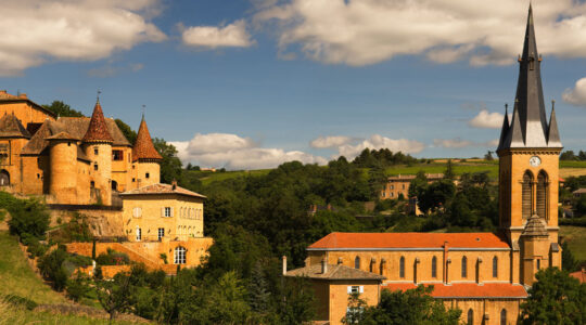 château dans le beaujolais