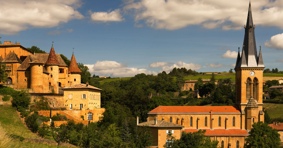 château dans le beaujolais